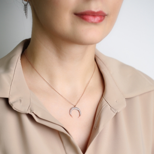 Minimalist Moon Pendant Necklace